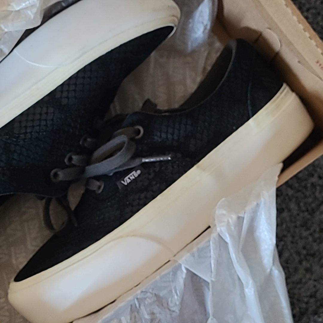 Vans. Era Platform.